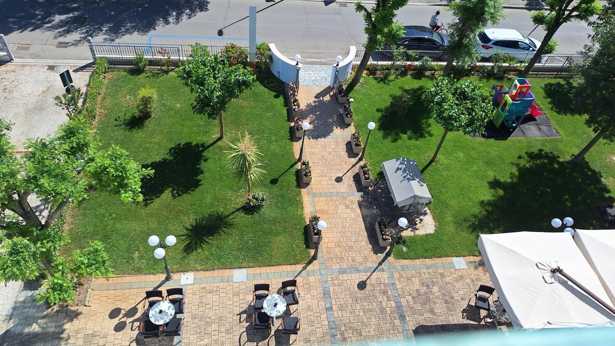 Hotel Massimo Cervia Exterior photo