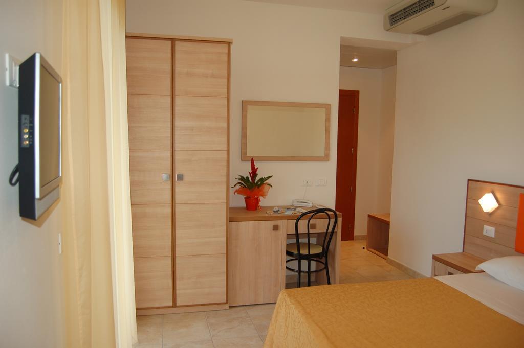 Hotel Massimo Cervia Exterior photo